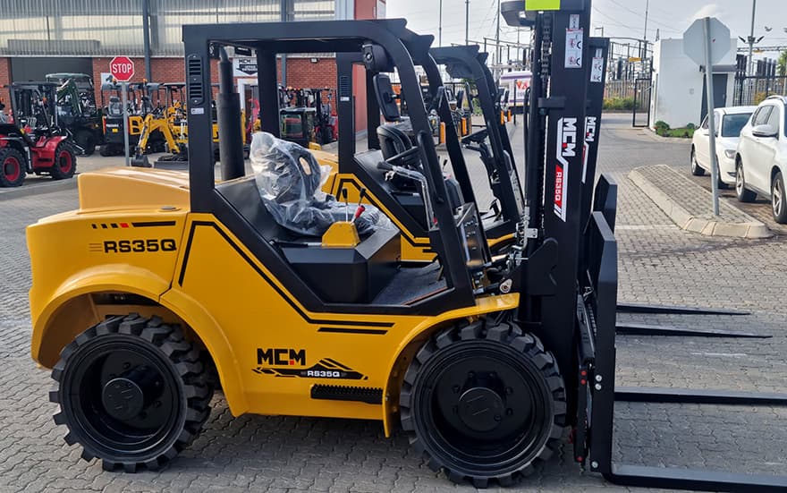 MCM RS30Q Rough Terrain Forklift
