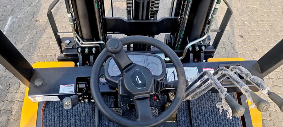 MCM RS30Q Rough Terrain Forklift