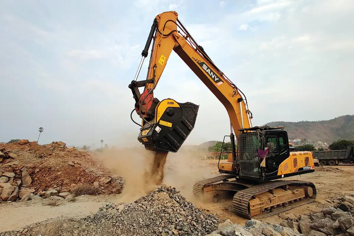 MB BF90.3 Bucket Crusher