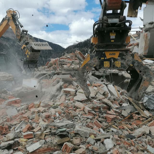 G1000 MB Crusher Sorting Grapple