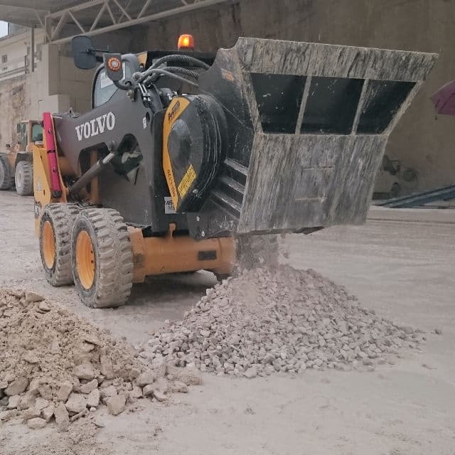 MB-L120 S2 Bucket Crusher