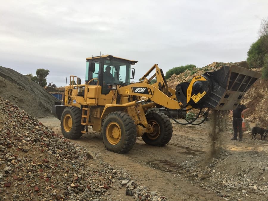 MB-L200 S2 Bucket Crusher