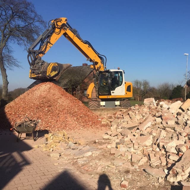 MB-L200 S2 Bucket Crusher