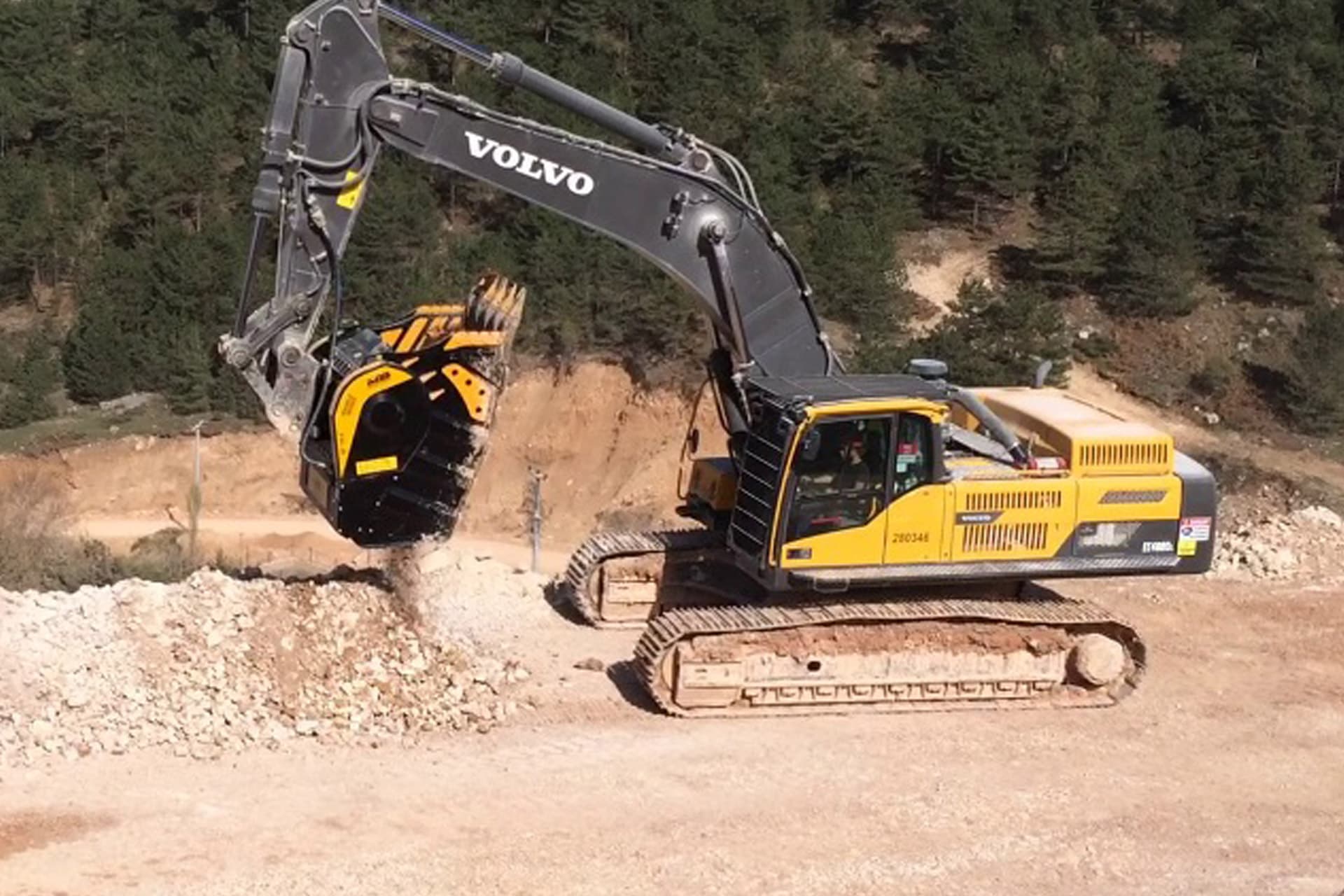 BF135.8 Bucket Crusher