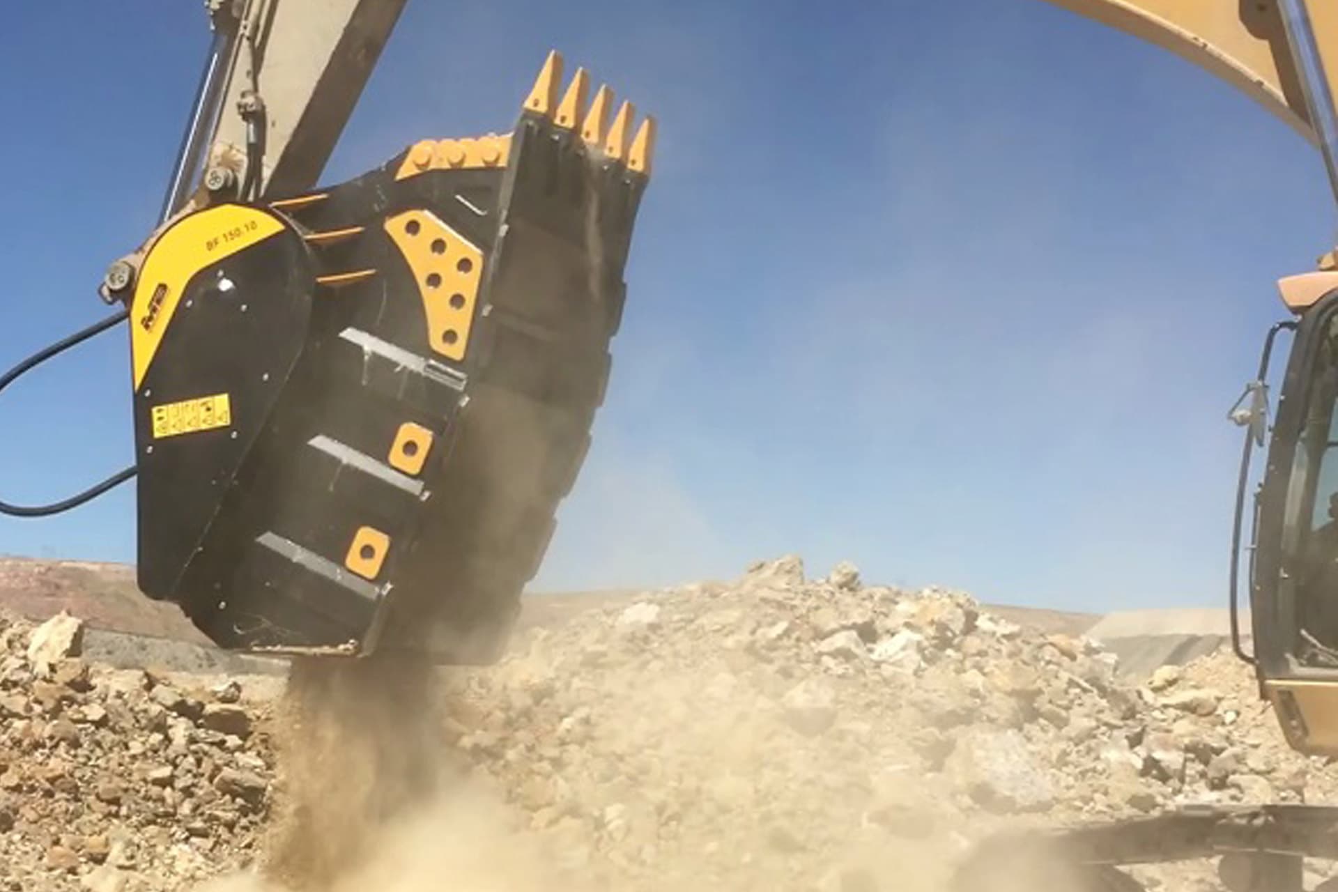 BF150.10 Bucket Crusher