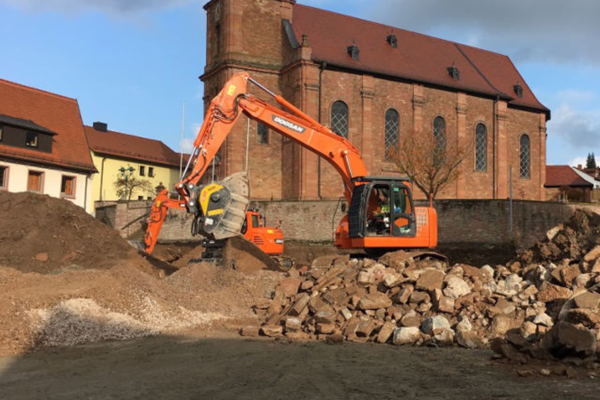 MB BF90.3 Bucket Crusher