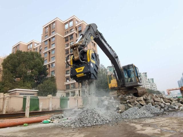 BF70.2 S4 Bucket Crusher