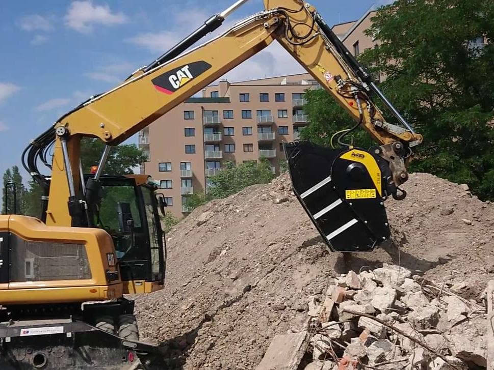 BF70.2 S4 Bucket Crusher