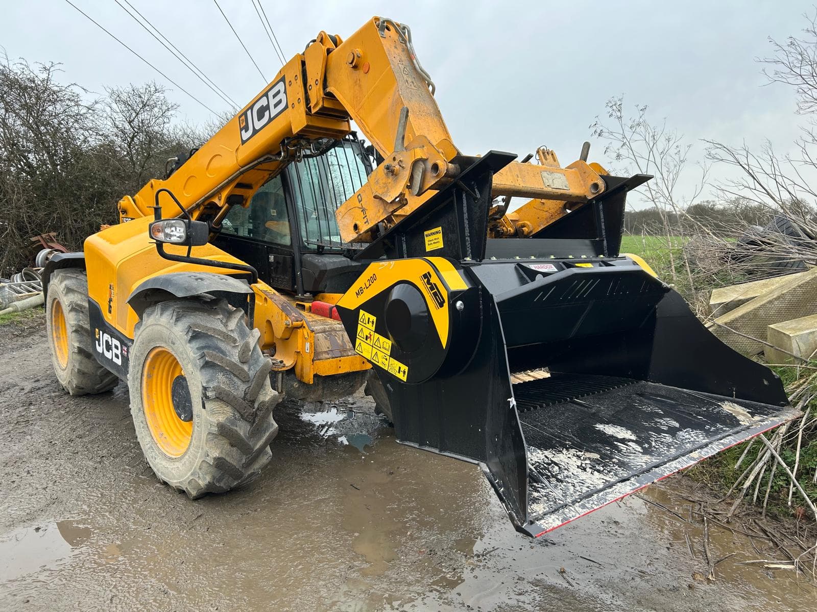 MB-L200 S2 Bucket Crusher