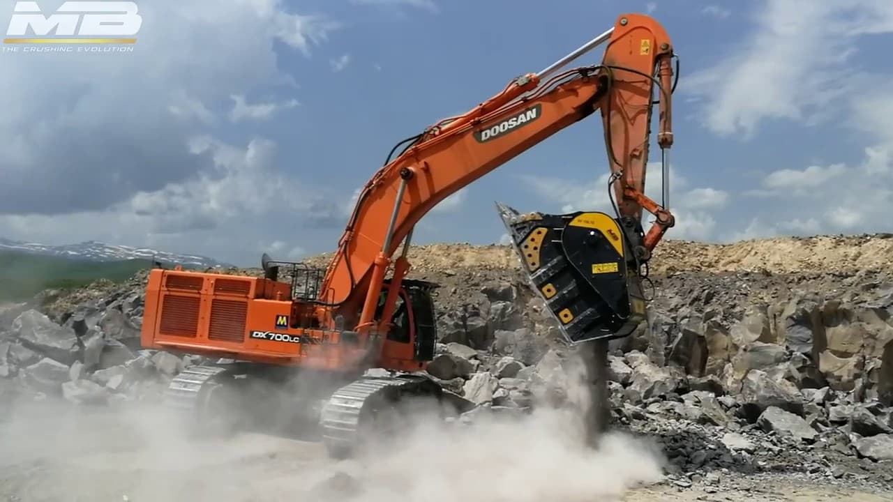 BF150.10 Bucket Crusher