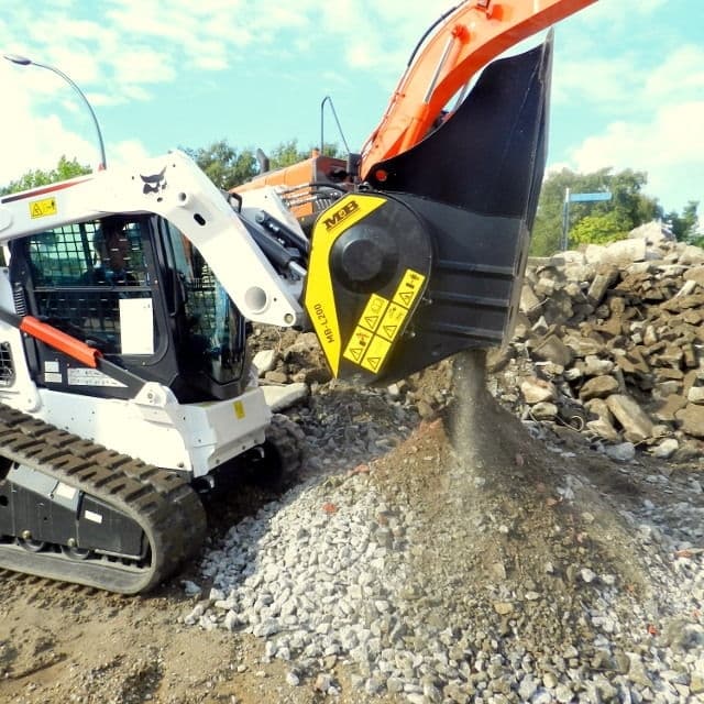 MB-L200 S2 Bucket Crusher