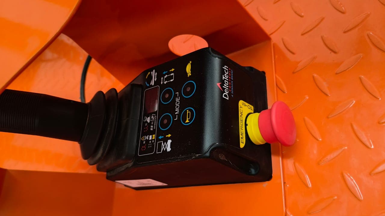 MCM SL12 Scissor Lift