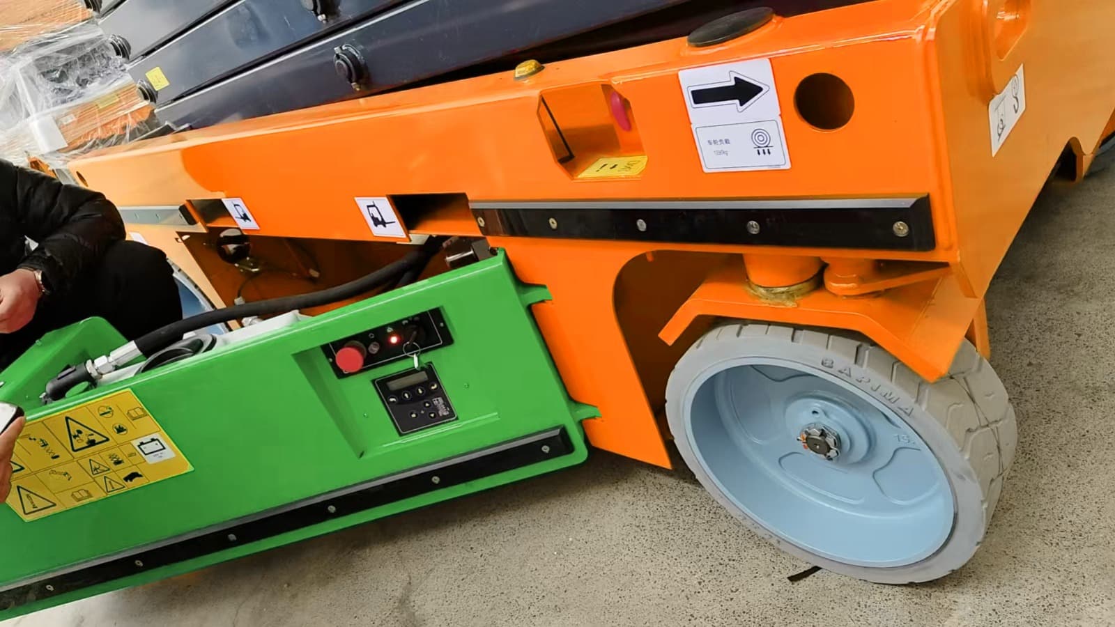 MCM SL12 Scissor Lift