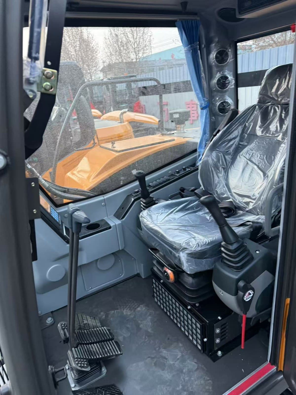 MCM 60DS excavator operator cabin