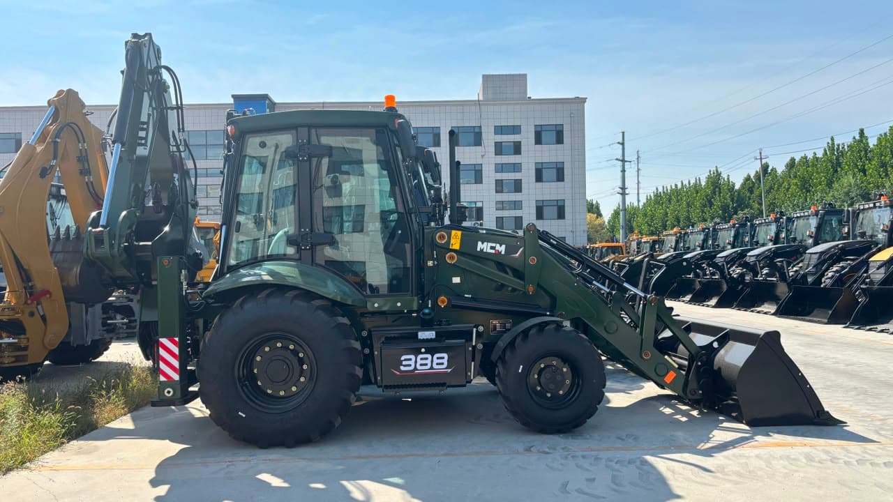 MCM 388 TLB backhoe loader - photo 2